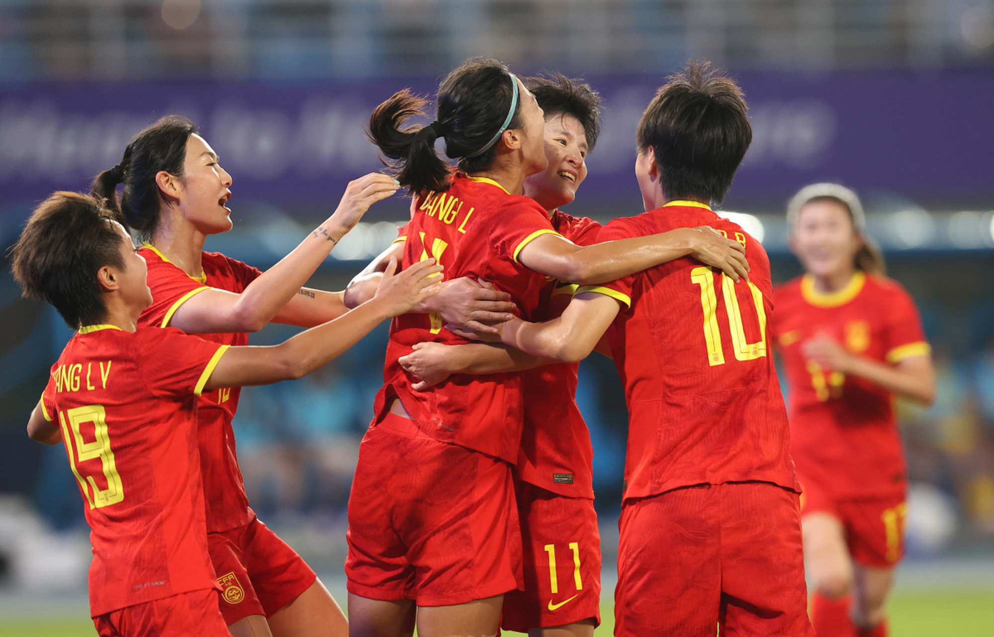 包含中国女足再获胜利,展现团队凝聚力的词条 包含中国女足再获胜利,展现团队凝聚力的词条