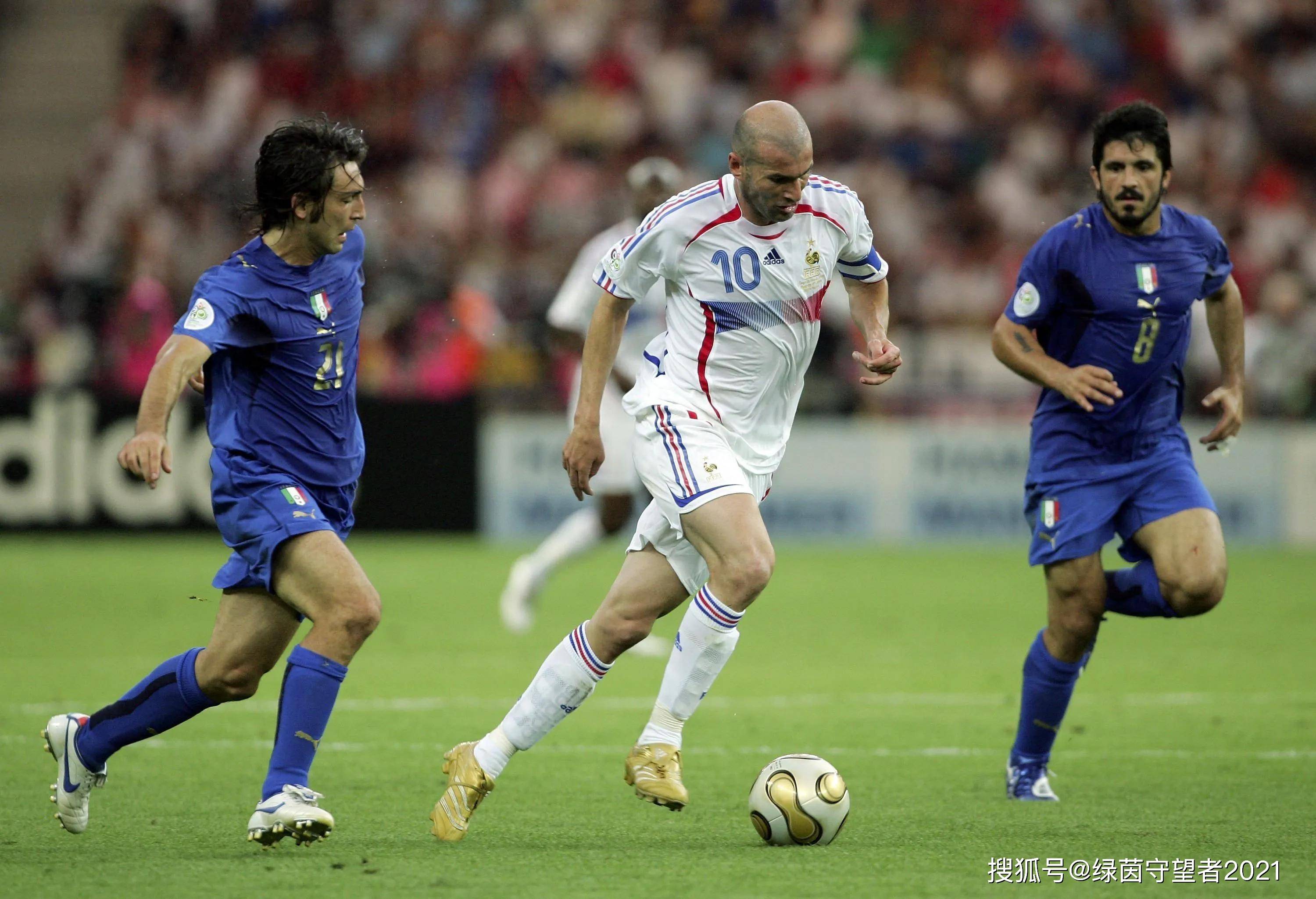 开云平台-足球比赛节奏明快，球员表现各显神通的简单介绍