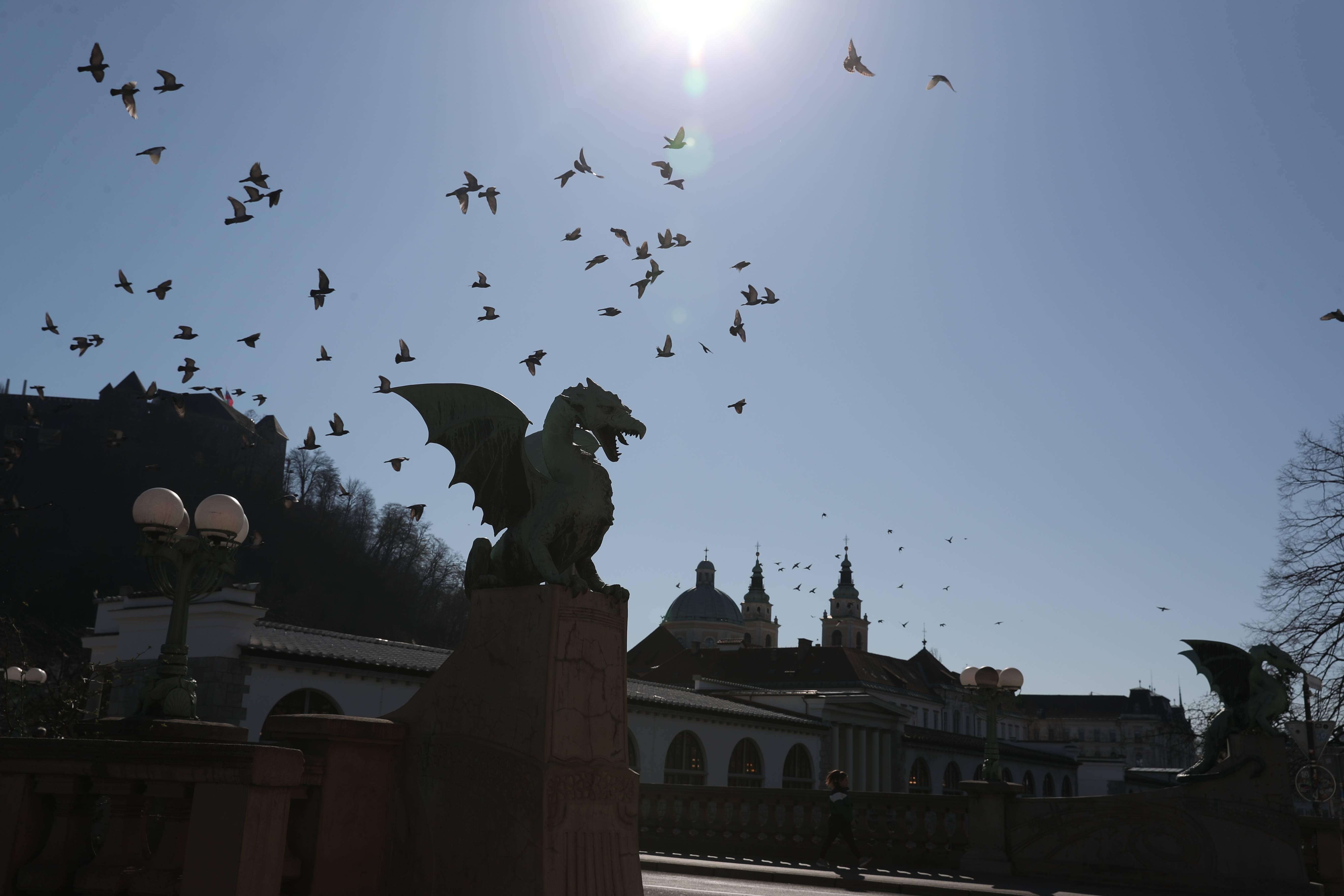 盛世出现：斯洛文尼亚大破斯洛伐克，晋级欧预赛半决赛的简单介绍