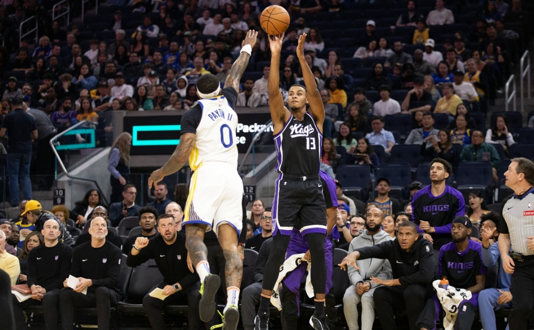 勇士逆转国王,迎来全队发挥 勇士逆转国王,迎来全队发挥