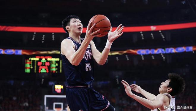 广东队控卫大放异彩,带领球队取胜 广东队控卫大放异彩,带领球队取胜