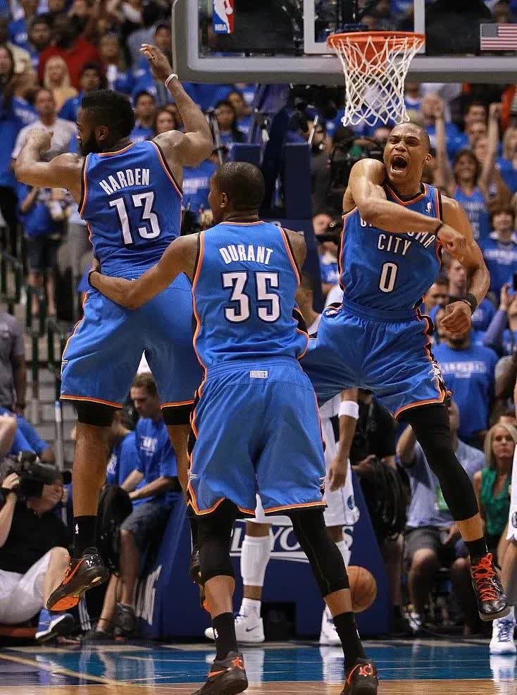 威少发挥抢眼雷霆人得分上双战胜雄鹿的简单介绍 威少发挥抢眼雷霆人得分上双战胜雄鹿的简单介绍