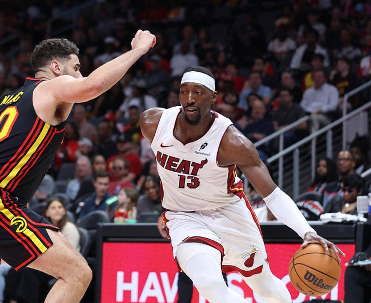 骑士对阵老鹰，球员状态持续火爆