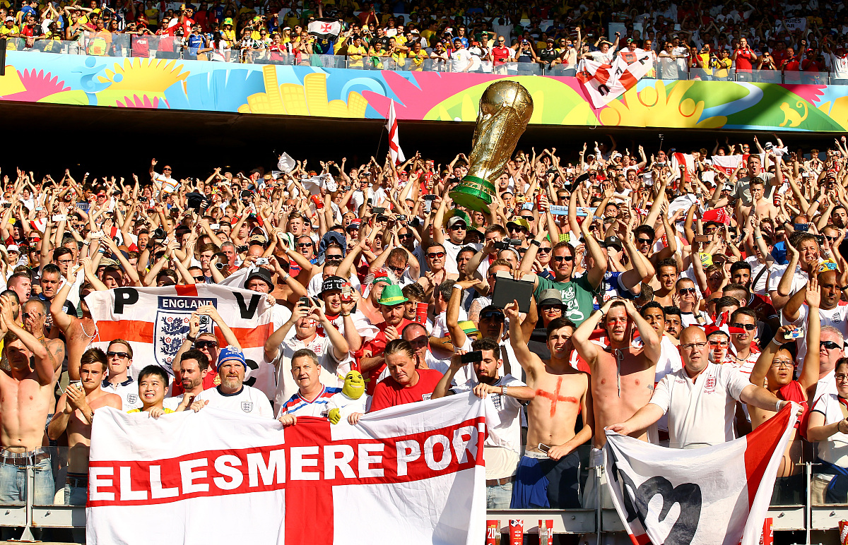 包含沙尔克球员集体庆祝胜利,备战下一场重要比赛的词条 包含沙尔克球员集体庆祝胜利,备战下一场重要比赛的词条