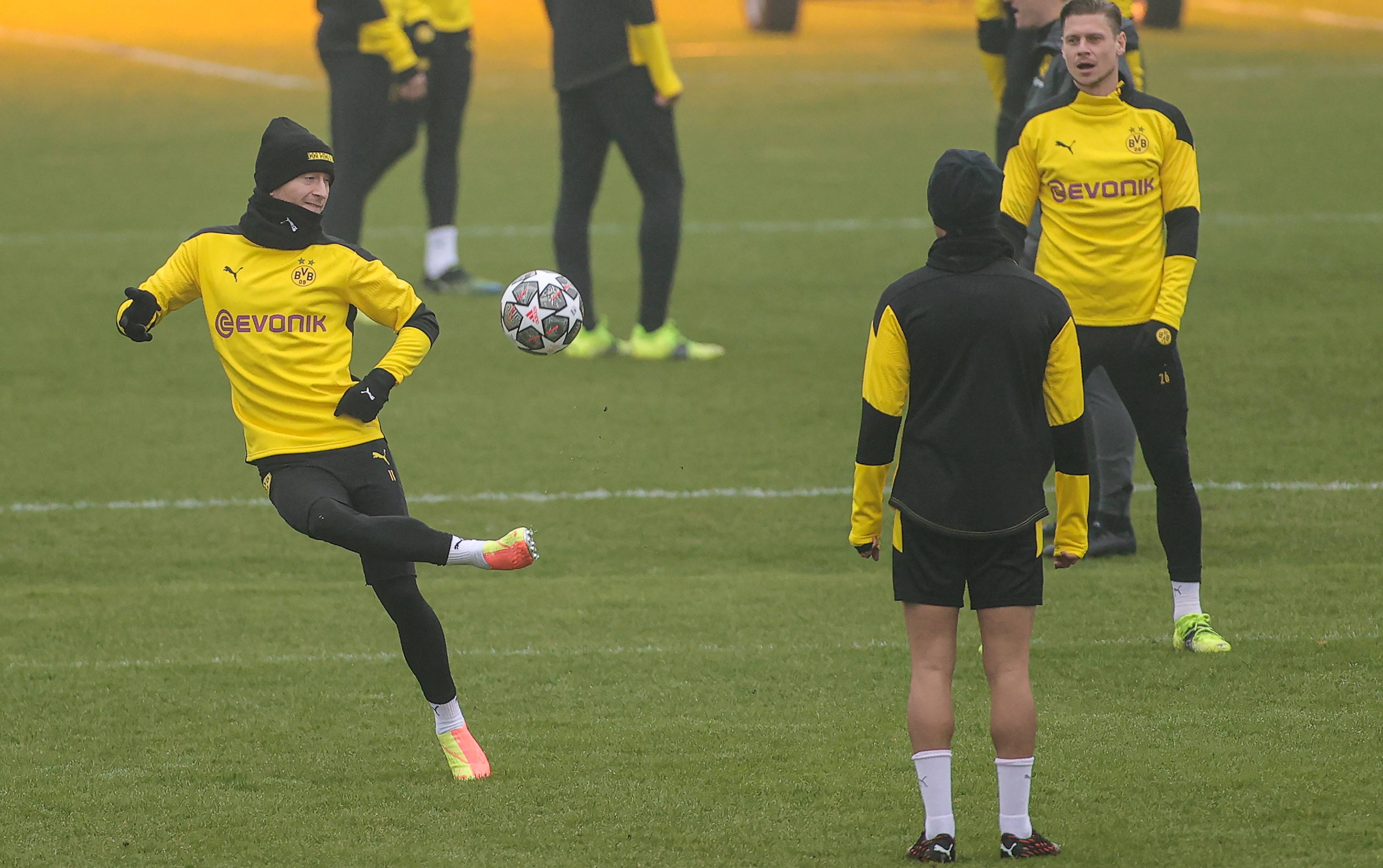 足球场边积极训练!多特蒙德队备战重要比赛的简单介绍 足球场边积极训练!多特蒙德队备战重要比赛的简单介绍