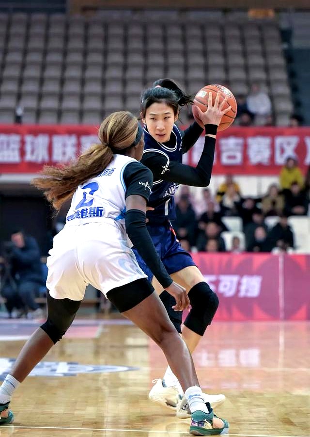 开云体育APP下载-新疆女篮遭遇大胜，强势占据榜首