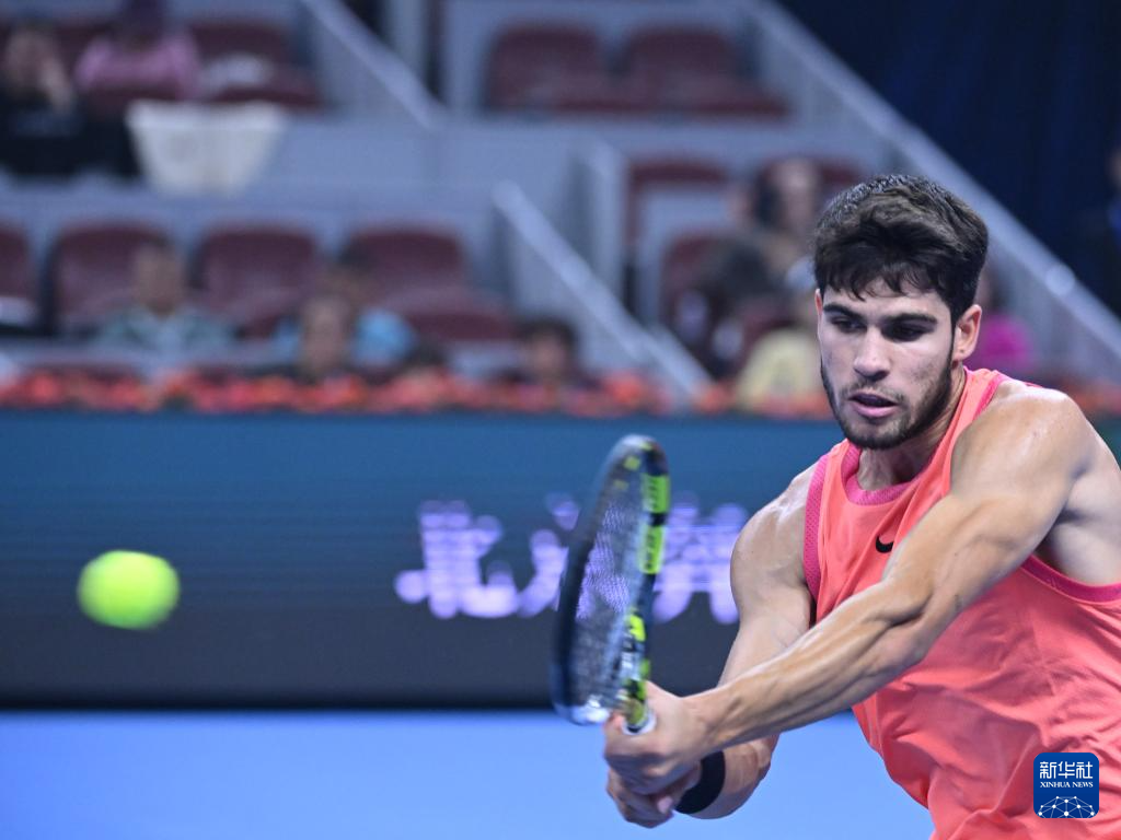 开云体育登录-网球比赛中，西班牙选手连胜晋级八强