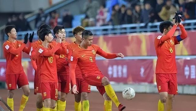 亚洲足坛焦点：豪强大战，智慧与力量的碰撞的简单介绍