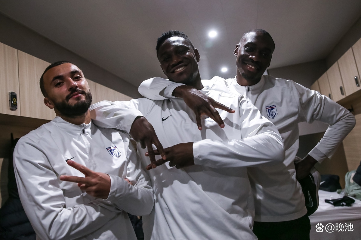 包含联赛赛程紧张，球队备战气氛浓厚的词条