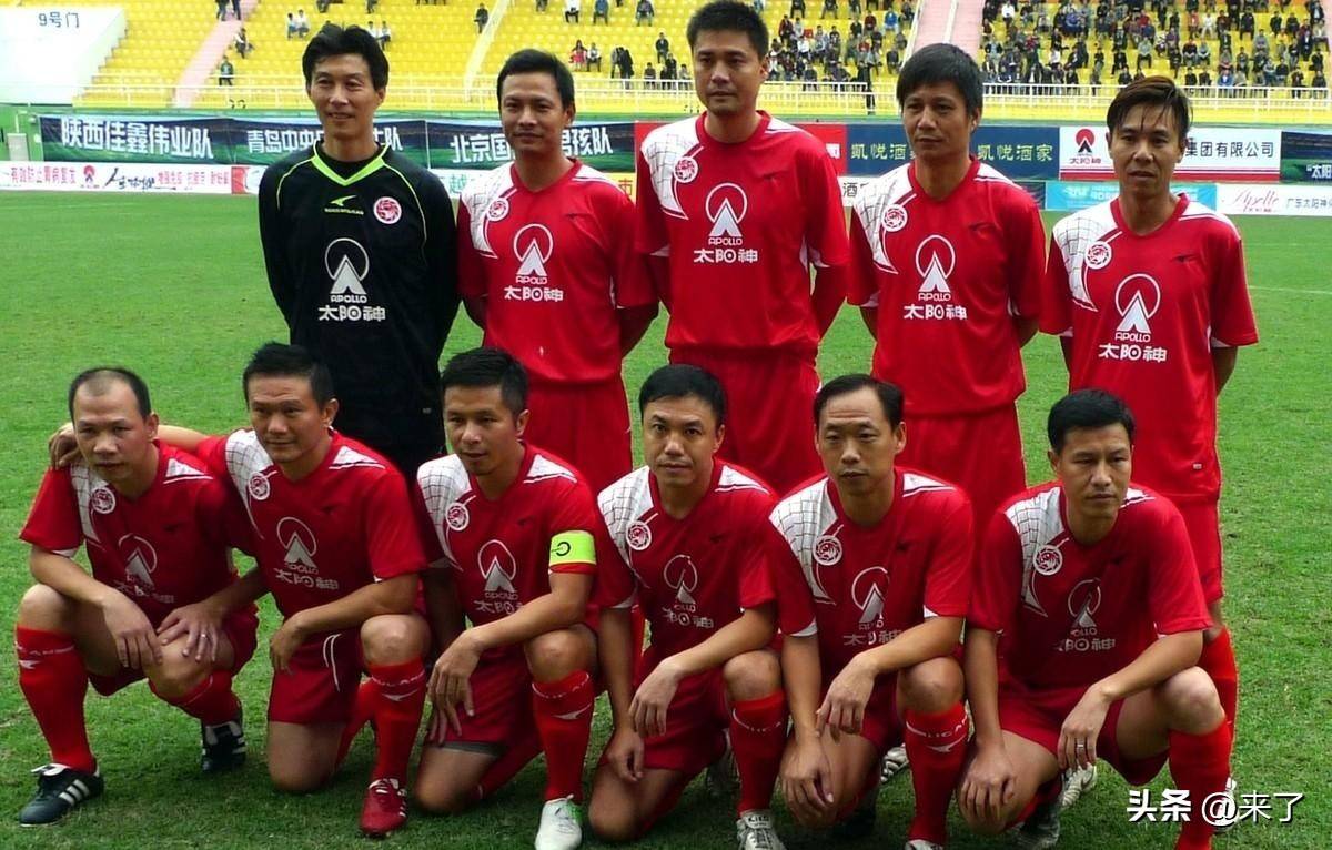 中国足球赛场实力悬殊，球队拼尽全力的简单介绍