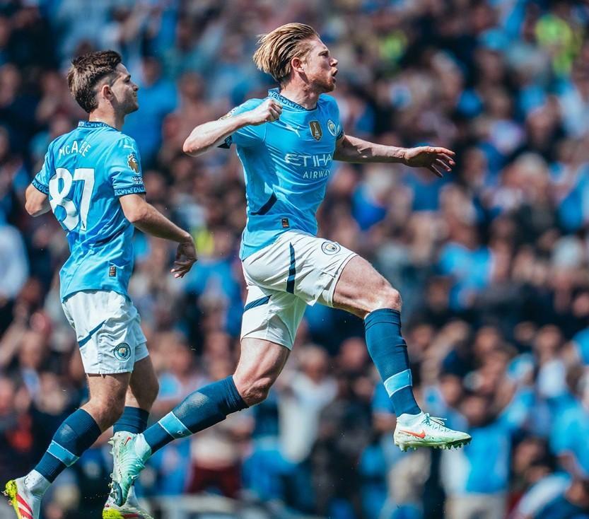 霍达菲前锋突破防线,帮助球队实现逆转 霍达菲前锋突破防线,帮助球队实现逆转