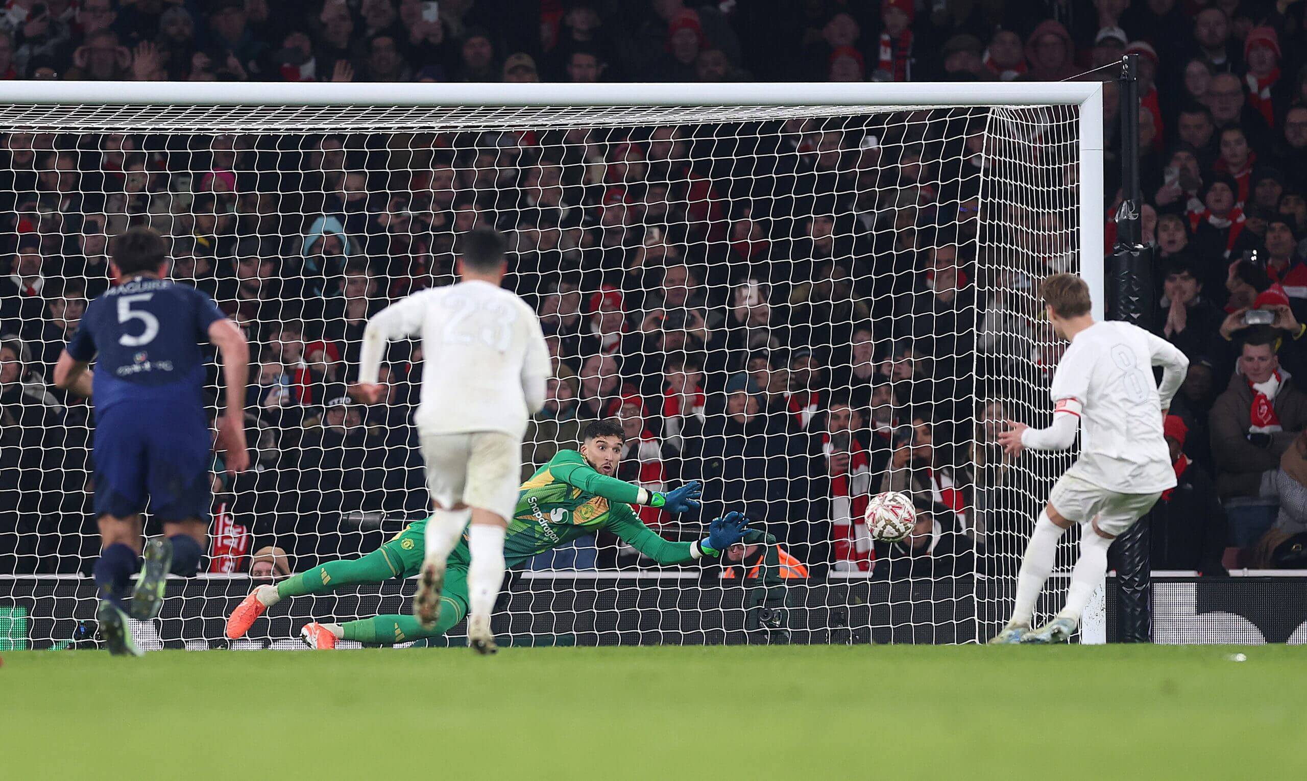 开云体育-包含阿森纳后卫连续场次出现失误，遭批评声浪的词条