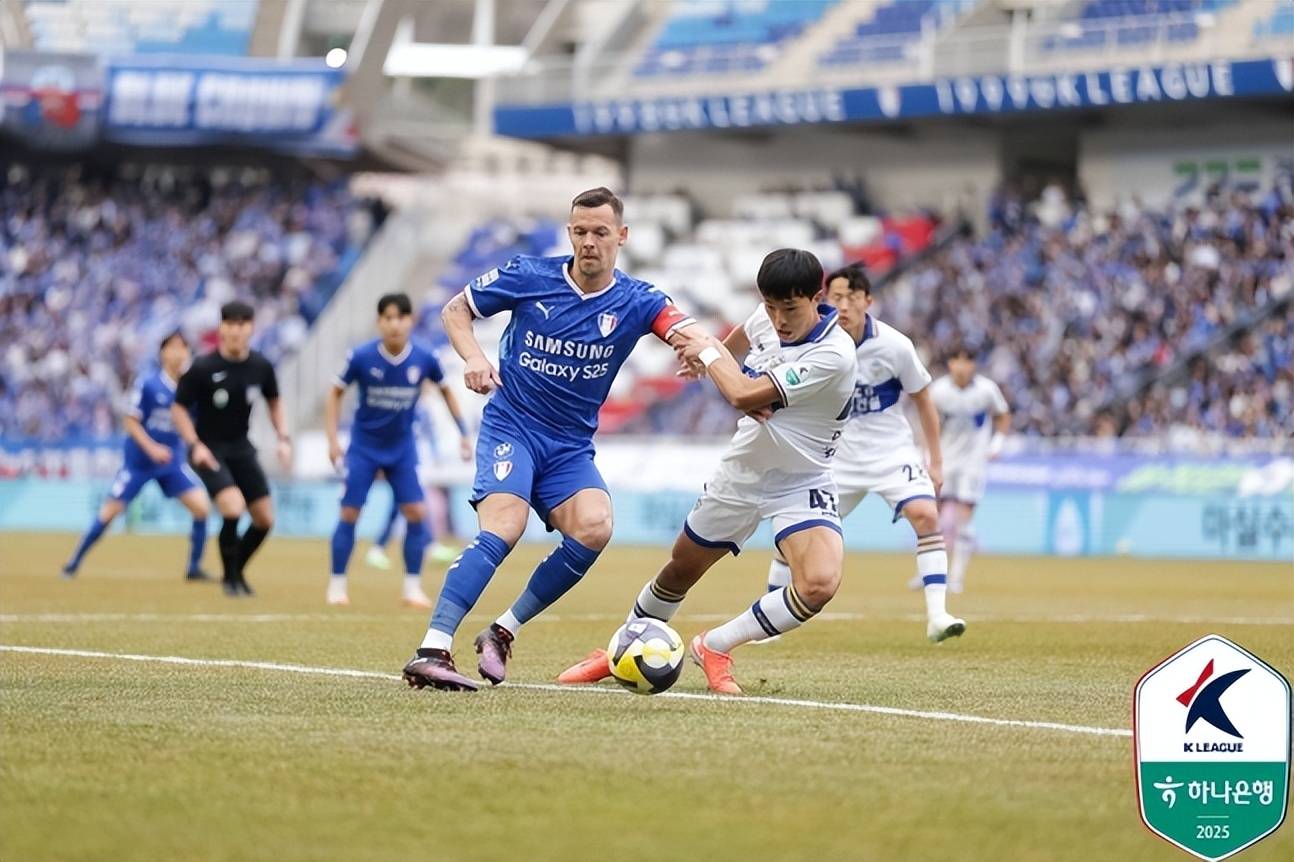 巴黎FC狂胜对手,稳居榜首位置 巴黎FC狂胜对手,稳居榜首位置