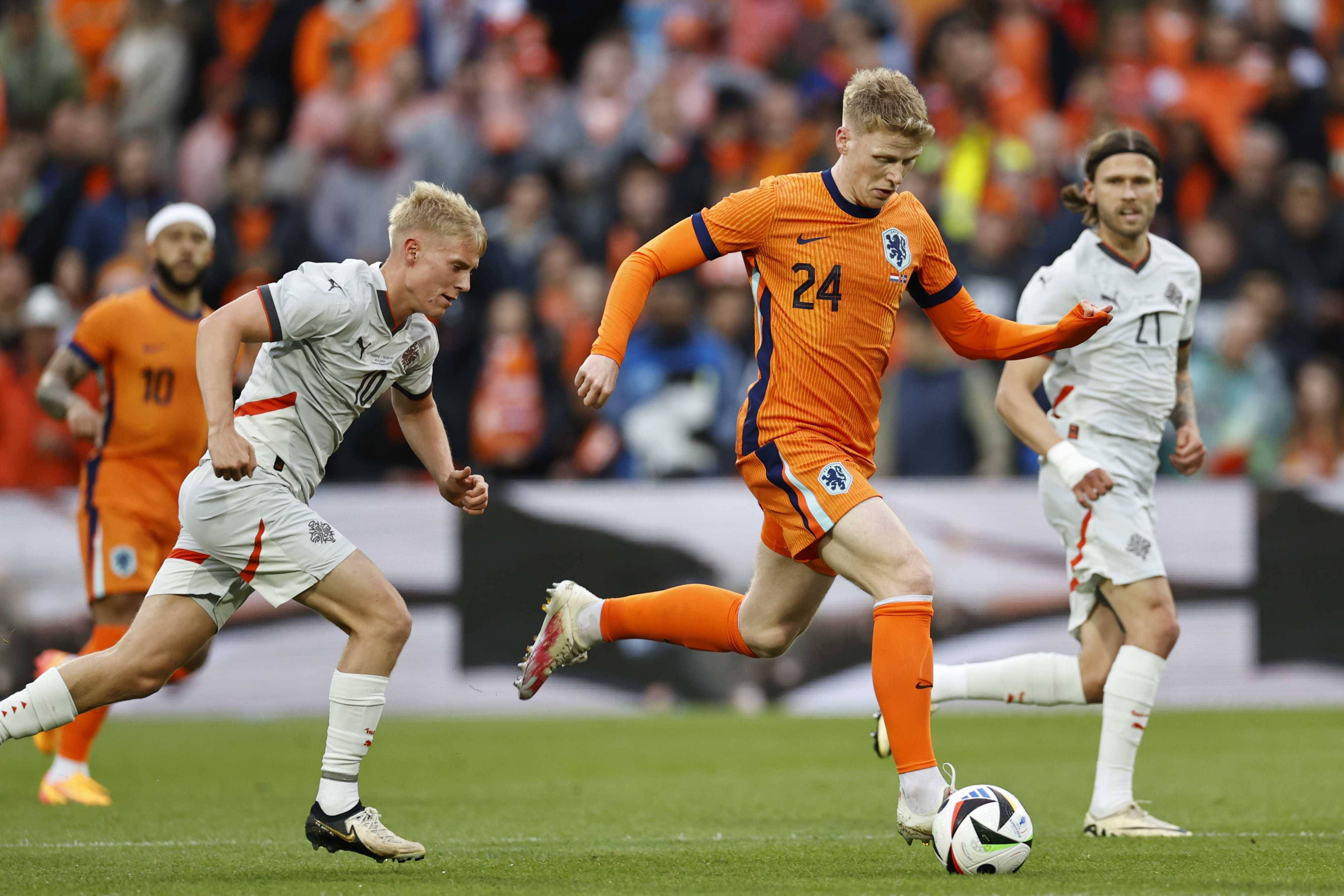 荷兰队功高难赛，绝杀惊险晋级半决赛