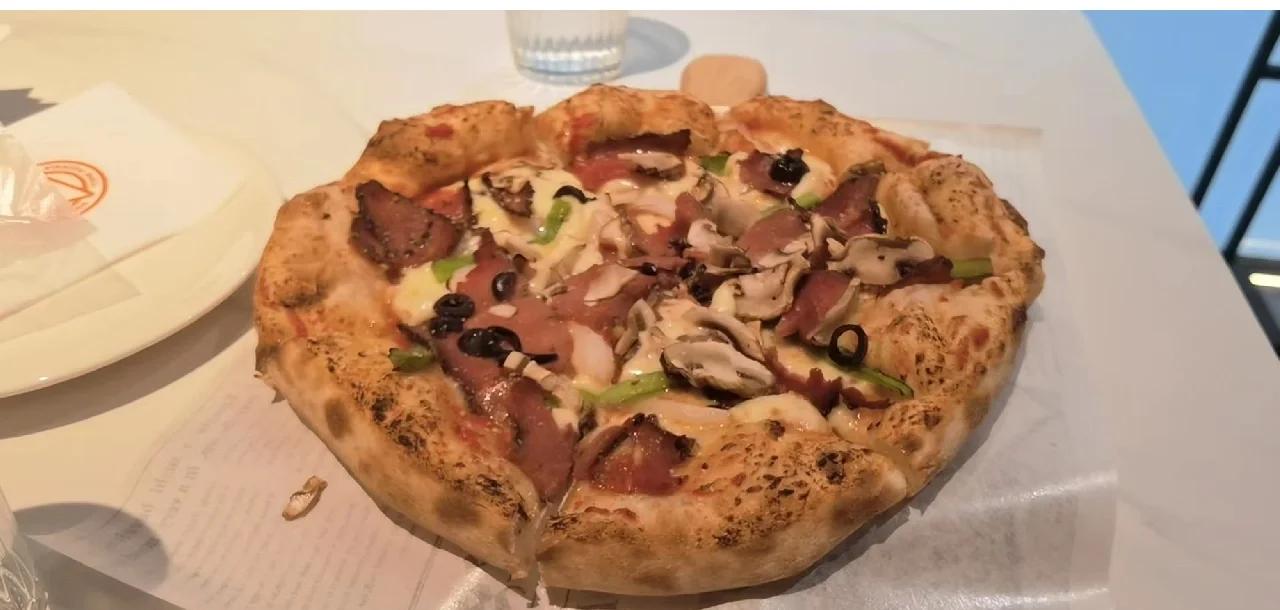 关于冲出禁区：瑞士桊奥右脚脚自崩展开的信息