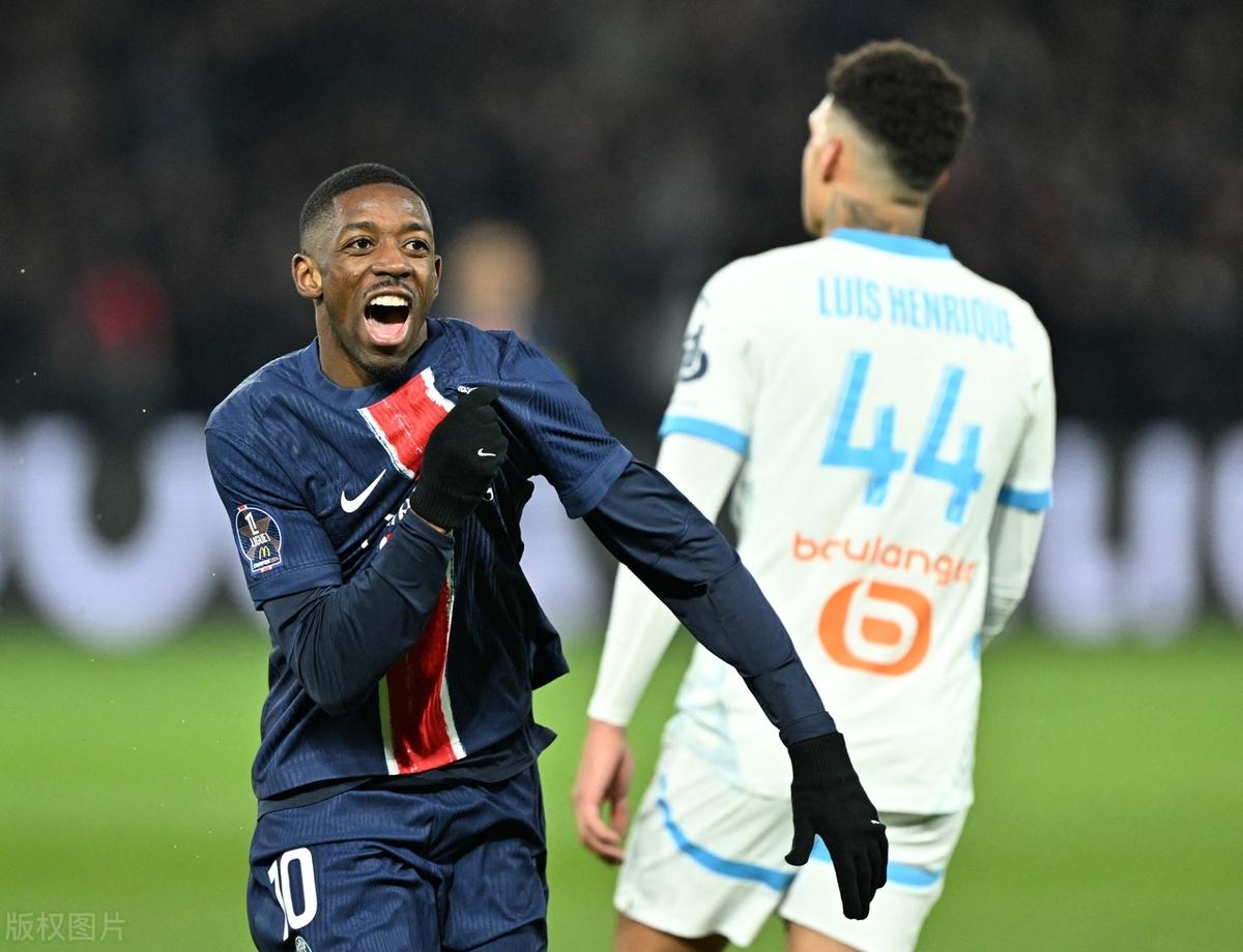 巴黎圣日耳曼队员发挥出色，轻松领跑