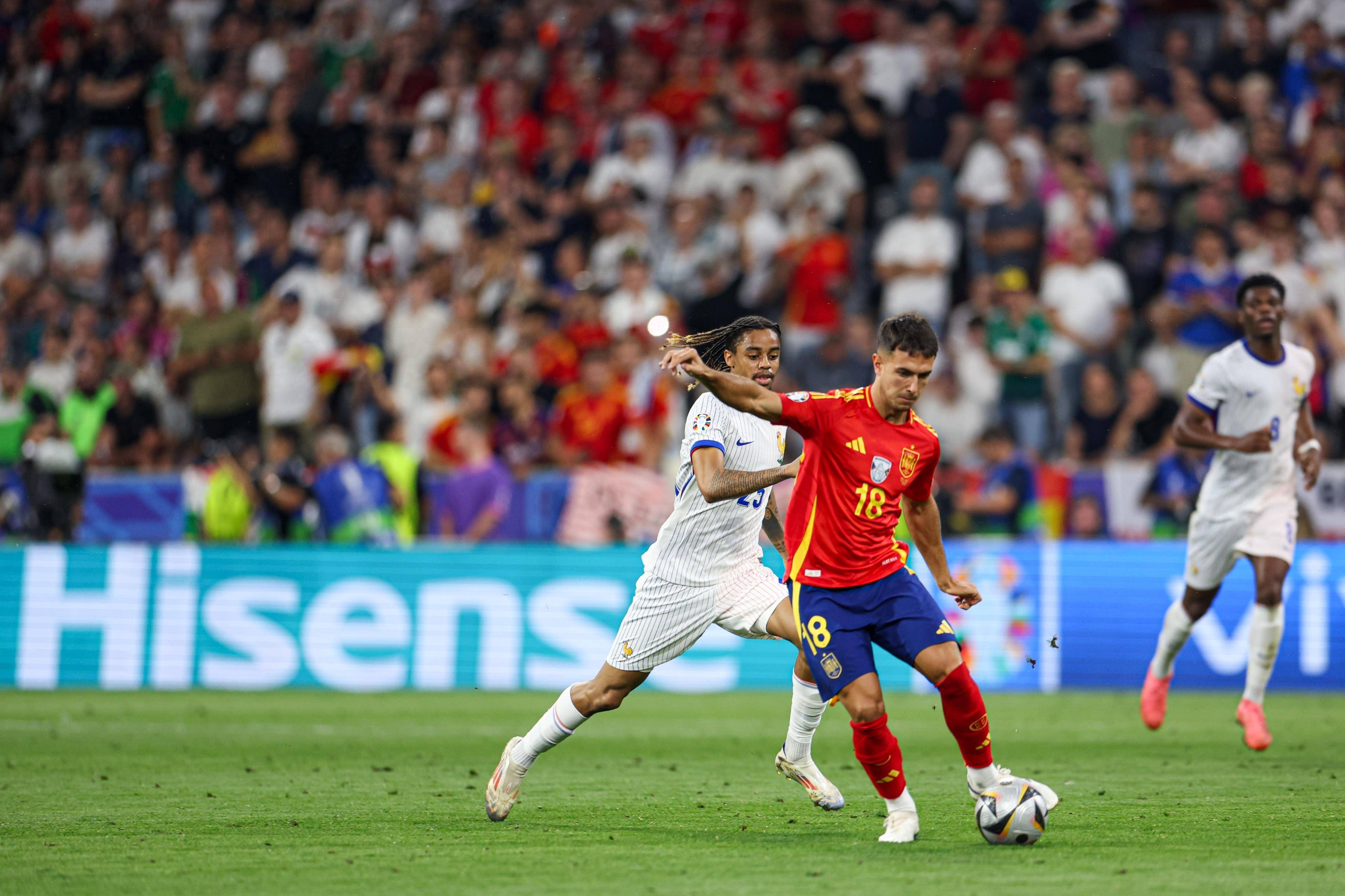 西班牙队获得冠军,全场观众沸腾 西班牙队获得冠军,全场观众沸腾