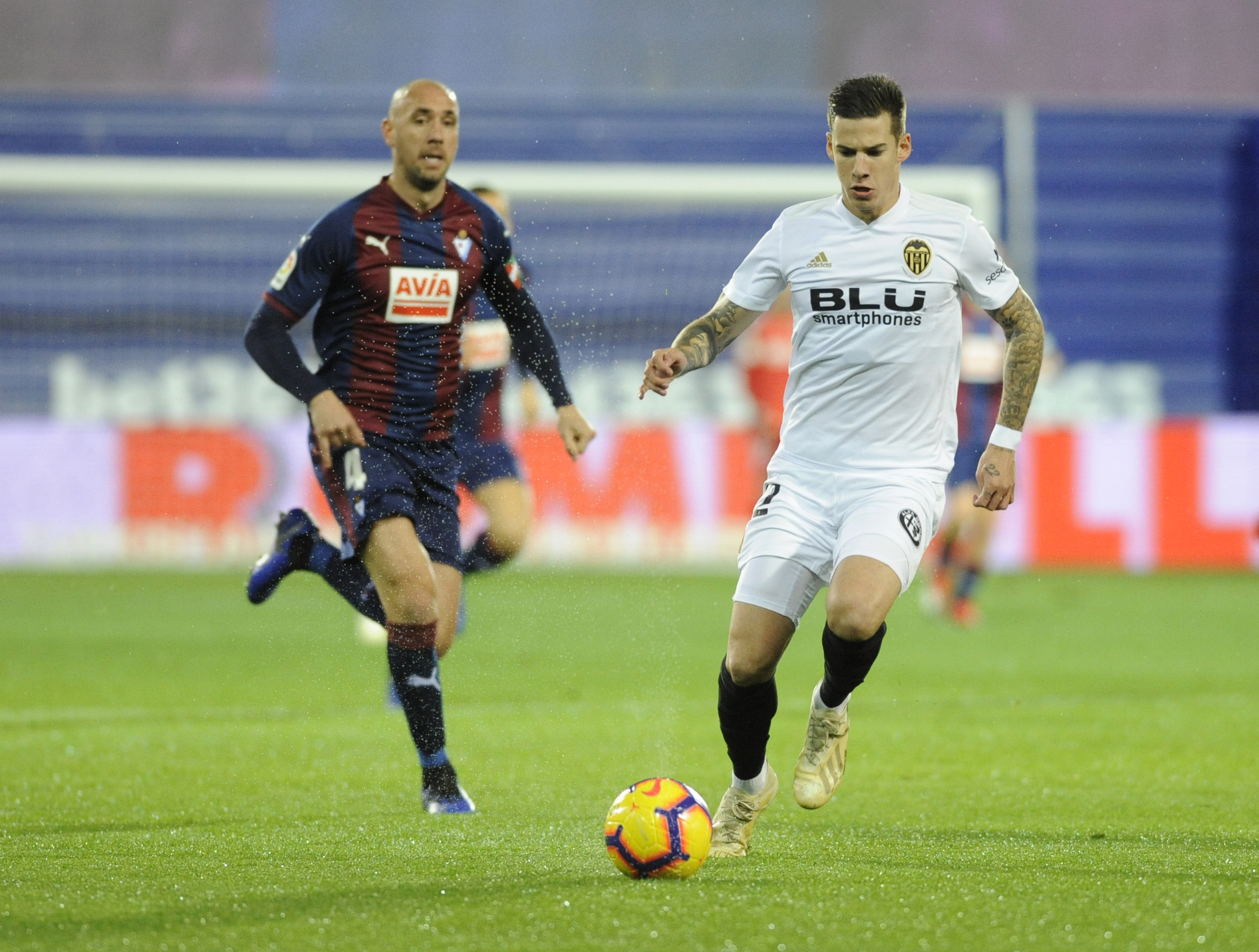 瓦伦西亚主场负于埃瓦尔,遭遇连败 瓦伦西亚主场负于埃瓦尔,遭遇连败