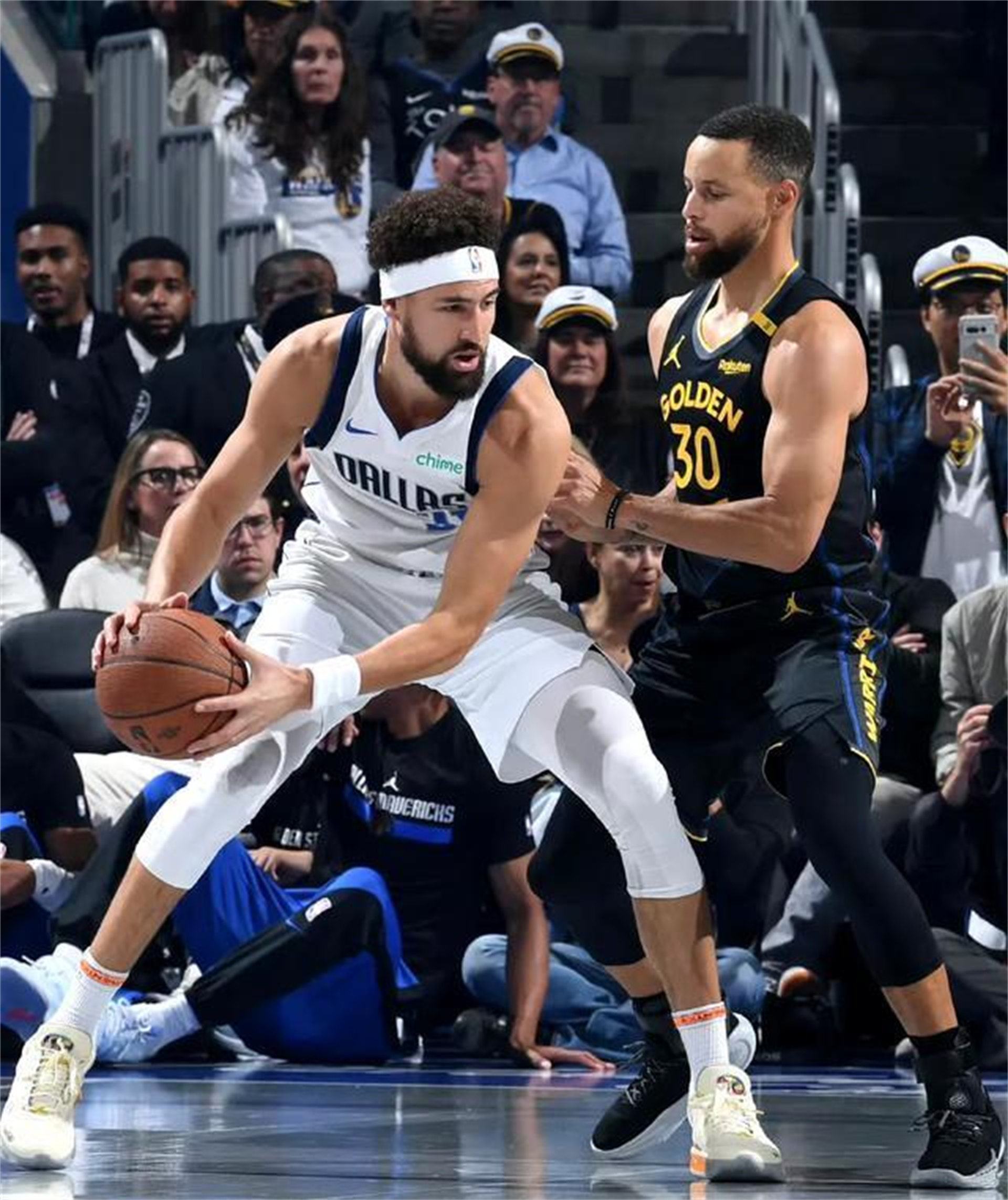 包含森林狼再胜独行侠，霍尔迈斯全场砍下25分的词条