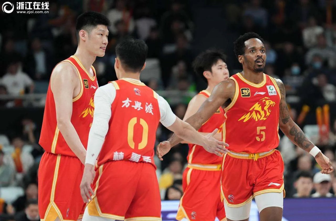 球员风采！个个技压群雄，展现出色技术