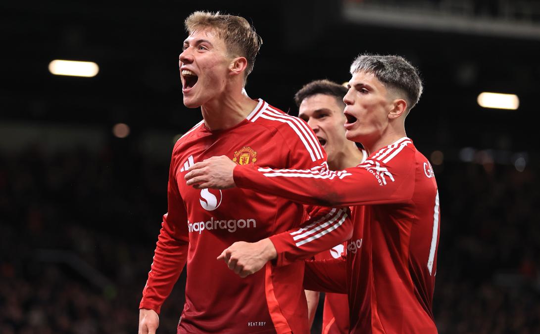 开云体育平台APP-曼联主场梅开二度，轻取AC米兰