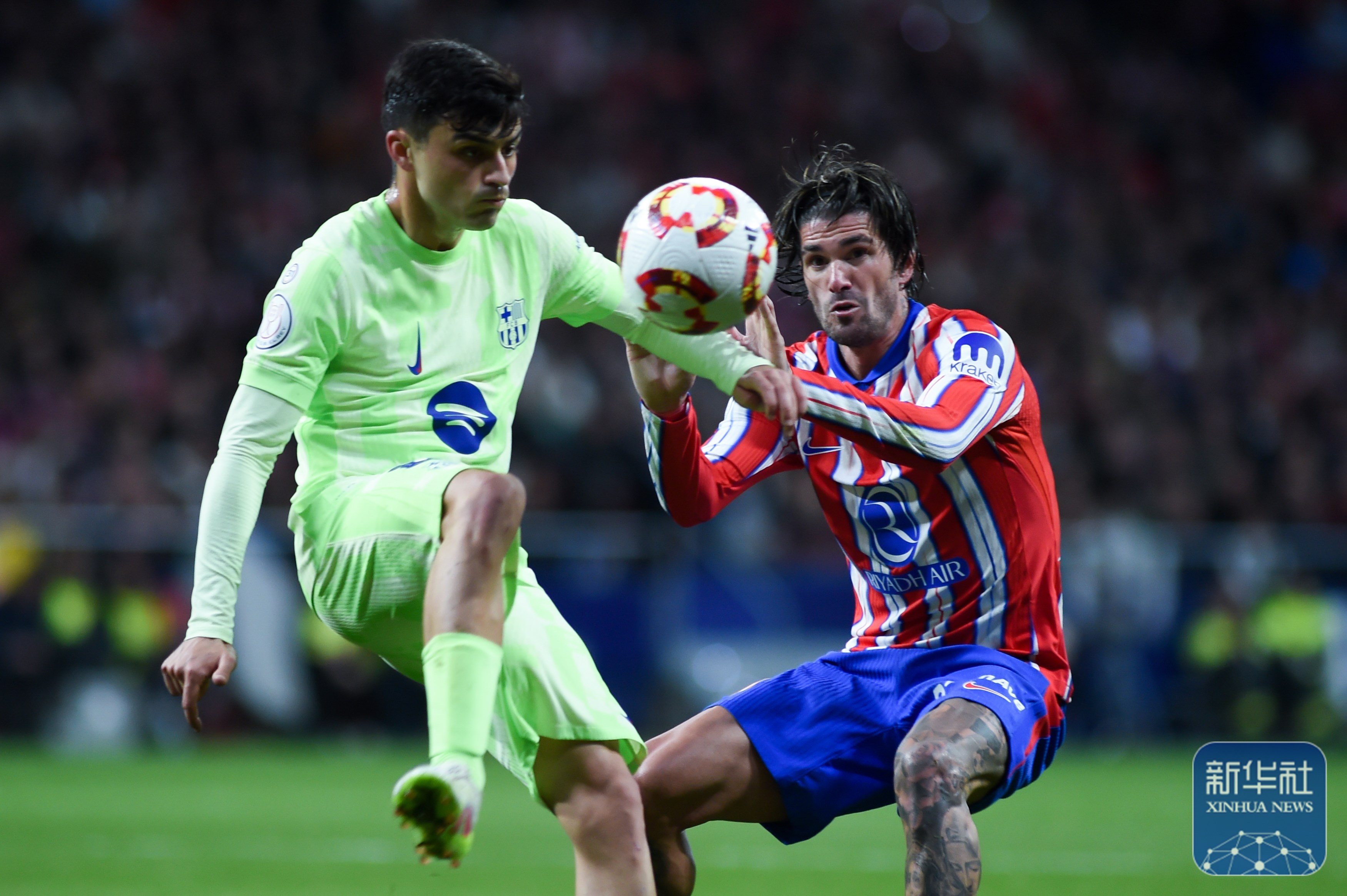 巴塞罗那豪取胜利，胜利晋级的简单介绍