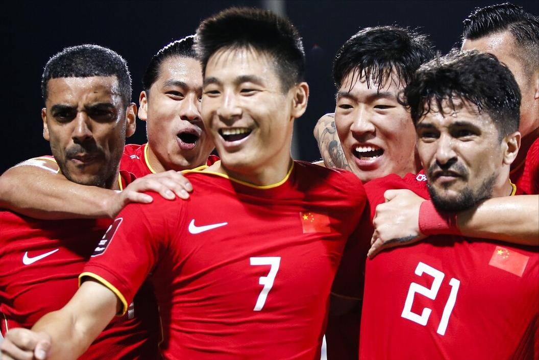 前锋连场进球,助球队赢得胜利 前锋连场进球,助球队赢得胜利