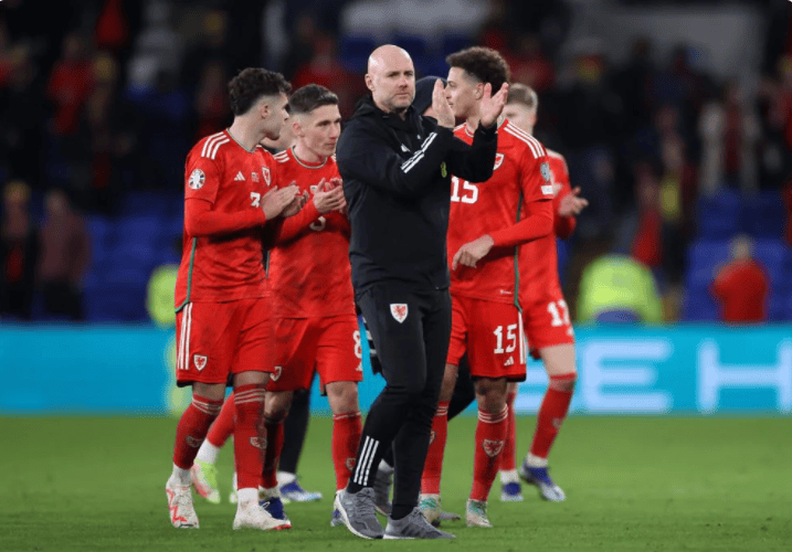 欧预赛豪门大战惊心动魄，胜负悬念层层递进