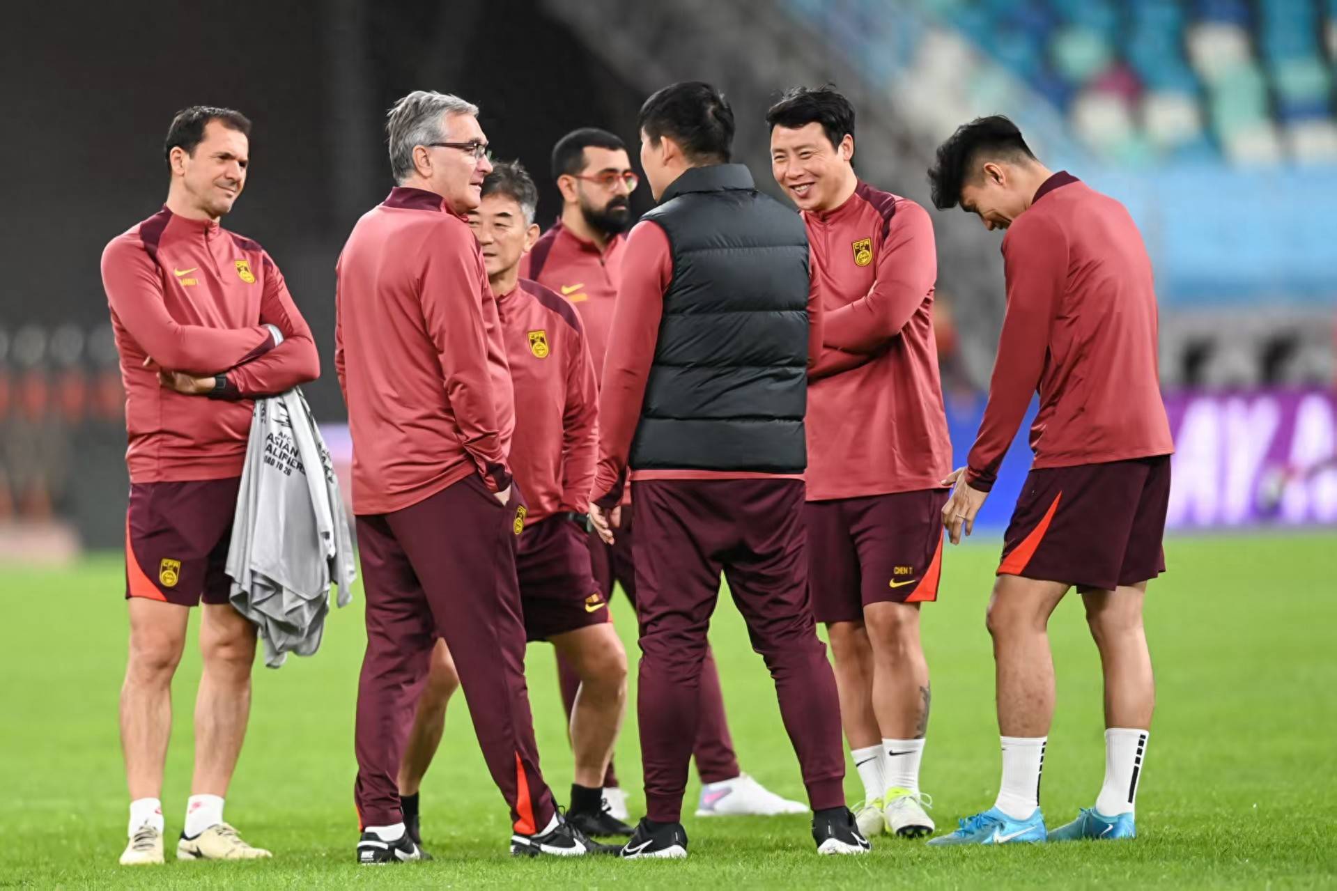 开云体育APP下载-关于国内足球联赛即将打响，各队备战全力以赴的信息