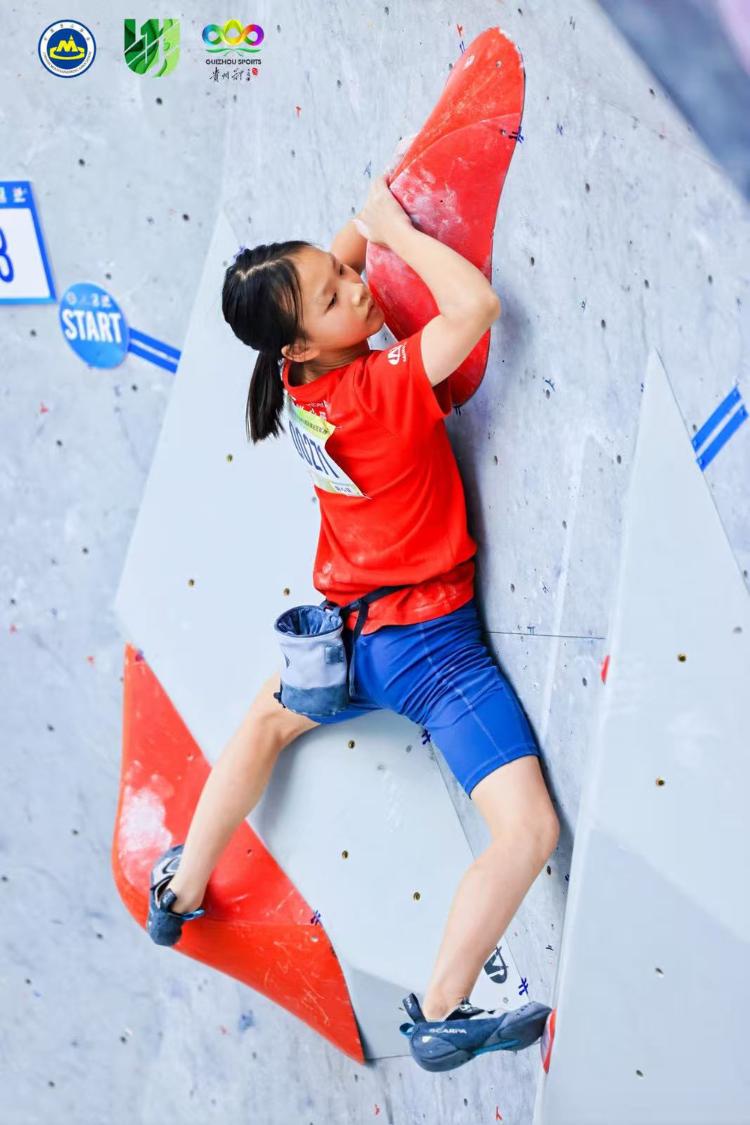 开云APP-运动员突破自我极限，夺得桂冠