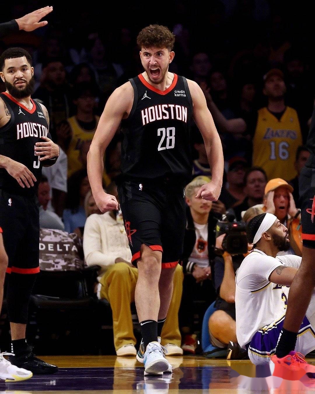 开云体育平台APP-火箭惜败76人，主场十连胜告终