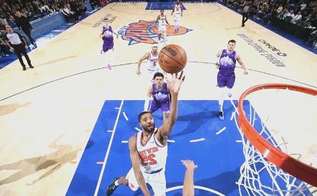 爵士客场战胜尼克斯,逆转成功 爵士客场战胜尼克斯,逆转成功